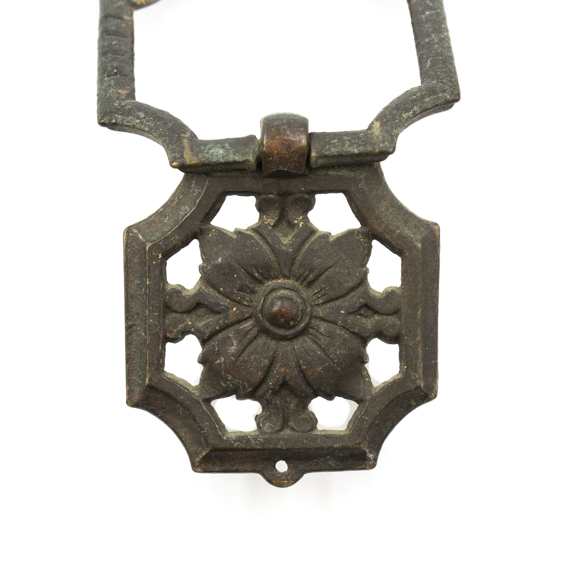 this picture shows the floral design in the center of an antique vintage ring pull